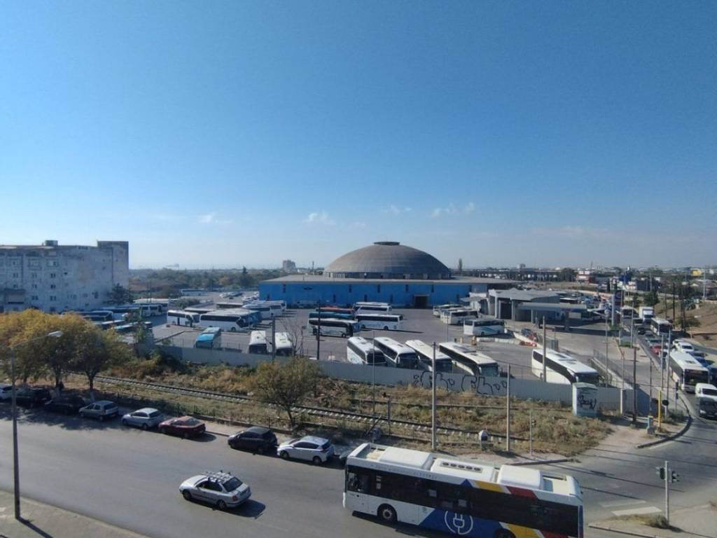 Monasterioy mprosta, thea thalassa, megala mpalkonia