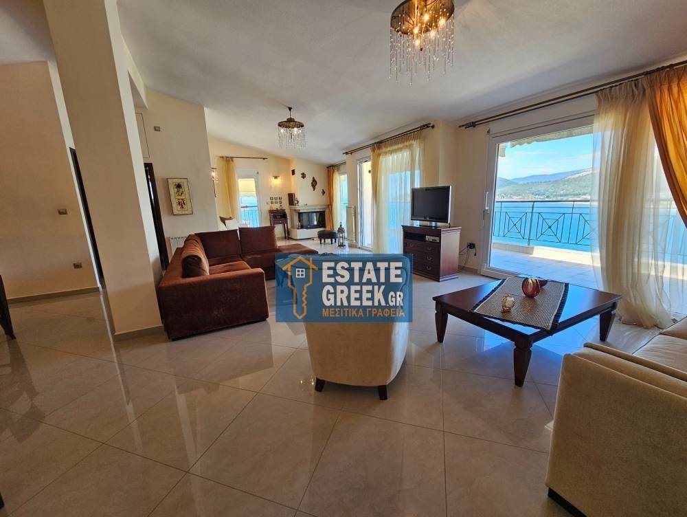 ★ Άριστη ιδιωτική κατασκευή 15 ετών ★ 4 υπνοδωμάτια + 2 μπάνια ★ Κλειστό πάρκινγκ