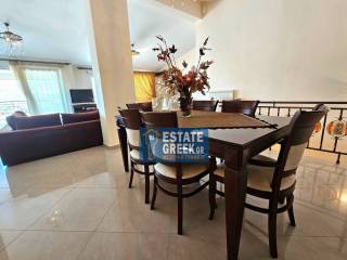 ★ Άριστη ιδιωτική κατασκευή 15 ετών ★ 4 υπνοδωμάτια + 2 μπάνια ★ Κλειστό πάρκινγκ