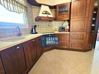 ★ Άριστη ιδιωτική κατασκευή 15 ετών ★ 4 υπνοδωμάτια + 2 μπάνια ★ Κλειστό πάρκινγκ