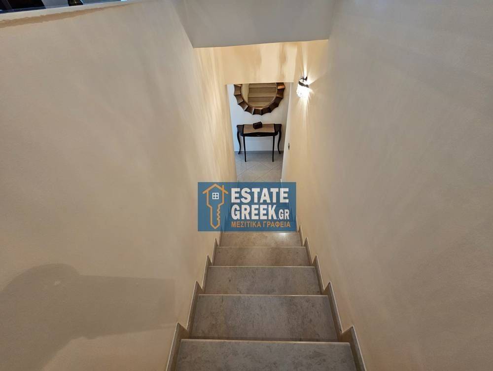 ★ Άριστη ιδιωτική κατασκευή 15 ετών ★ 4 υπνοδωμάτια + 2 μπάνια ★ Κλειστό πάρκινγκ