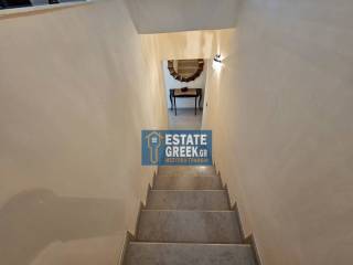 ★ Άριστη ιδιωτική κατασκευή 15 ετών ★ 4 υπνοδωμάτια + 2 μπάνια ★ Κλειστό πάρκινγκ