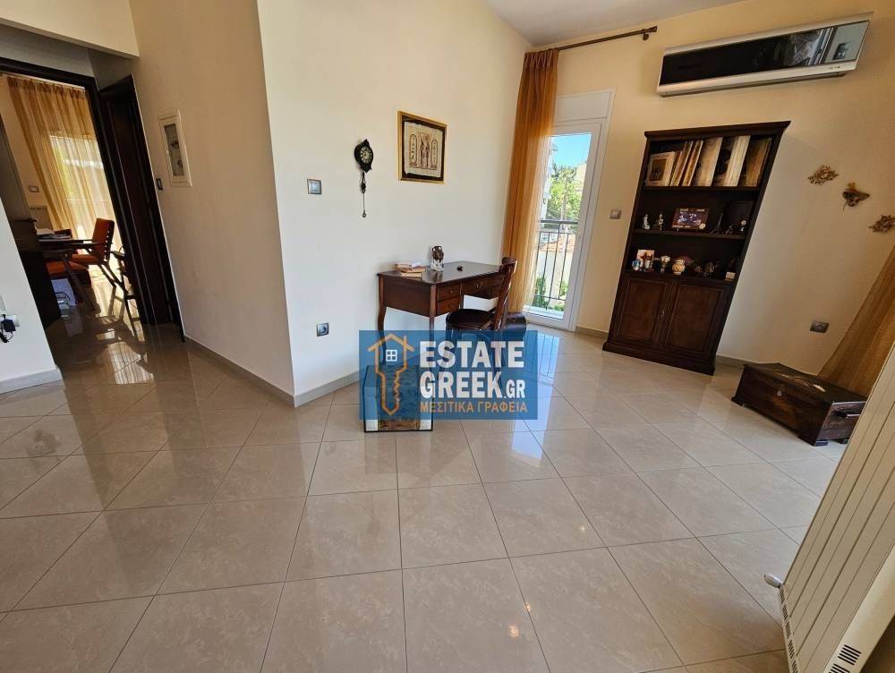 ★ Άριστη ιδιωτική κατασκευή 15 ετών ★ 4 υπνοδωμάτια + 2 μπάνια ★ Κλειστό πάρκινγκ