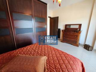 ★ Άριστη ιδιωτική κατασκευή 15 ετών ★ 4 υπνοδωμάτια + 2 μπάνια ★ Κλειστό πάρκινγκ