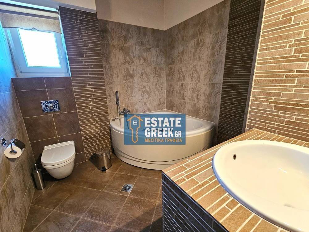 ★ Άριστη ιδιωτική κατασκευή 15 ετών ★ 4 υπνοδωμάτια + 2 μπάνια ★ Κλειστό πάρκινγκ