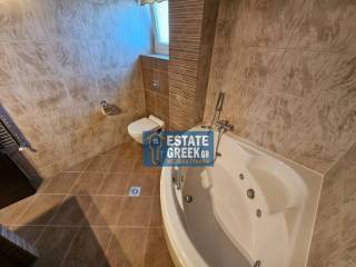 ★ Άριστη ιδιωτική κατασκευή 15 ετών ★ 4 υπνοδωμάτια + 2 μπάνια ★ Κλειστό πάρκινγκ