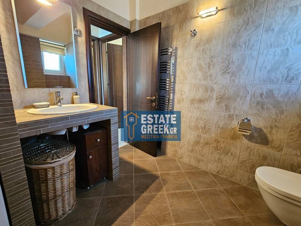 ★ Άριστη ιδιωτική κατασκευή 15 ετών ★ 4 υπνοδωμάτια + 2 μπάνια ★ Κλειστό πάρκινγκ