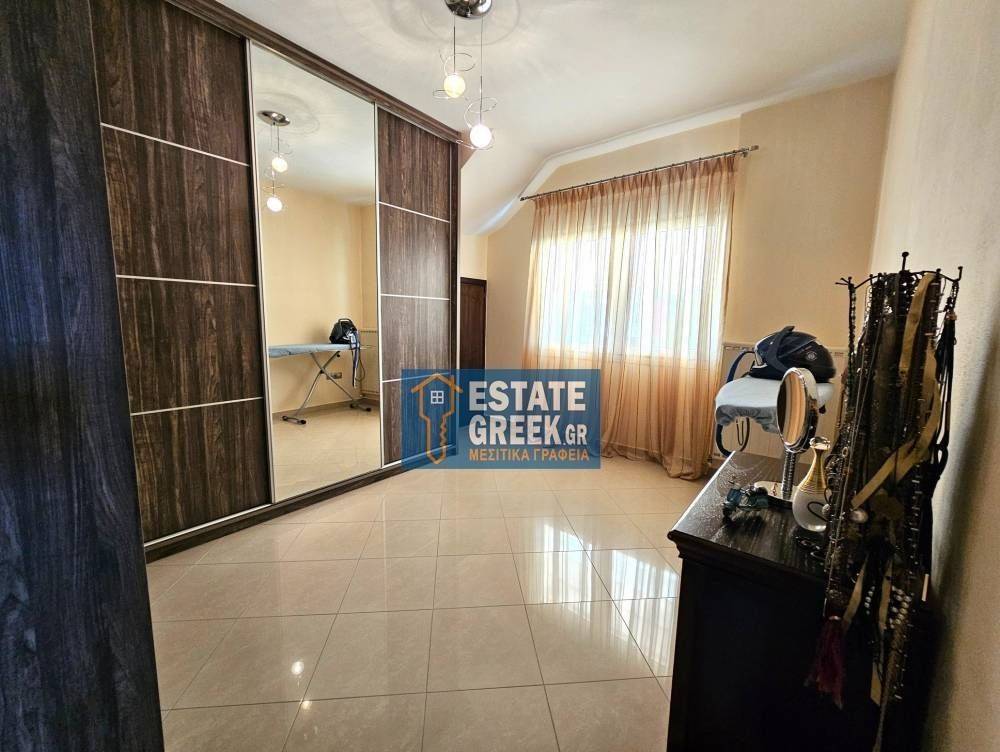 ★ Άριστη ιδιωτική κατασκευή 15 ετών ★ 4 υπνοδωμάτια + 2 μπάνια ★ Κλειστό πάρκινγκ