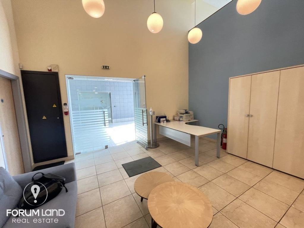 Forumland Real Estate, Grapheiakos choros