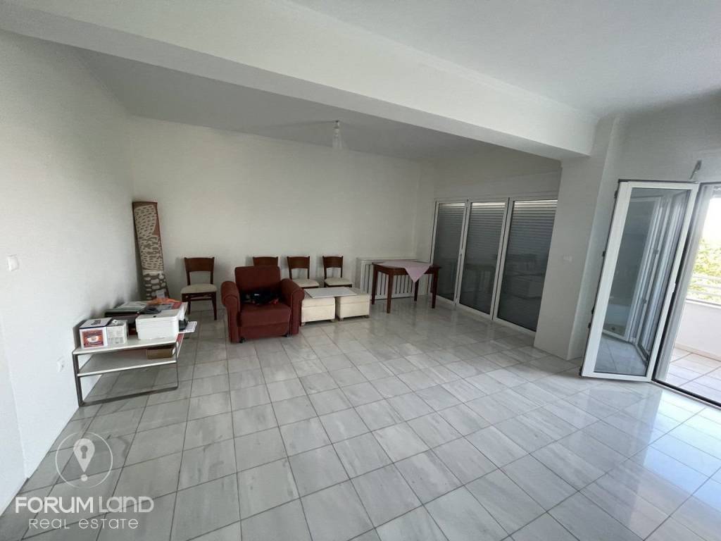 Forumland Real Estate, Σαλόνι με τζάκι