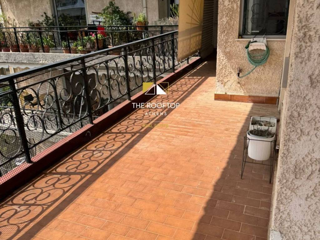 mpalkoni ( 2e eikona)