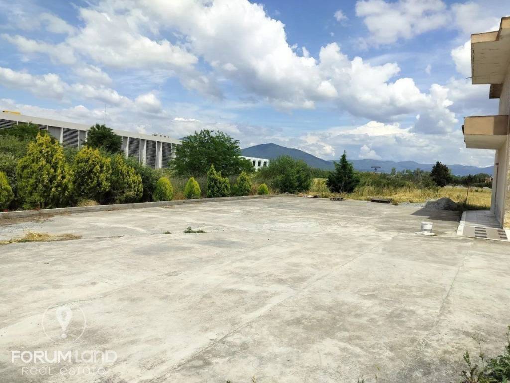 Forumland Real Estate, Εξωτερικός χώρος