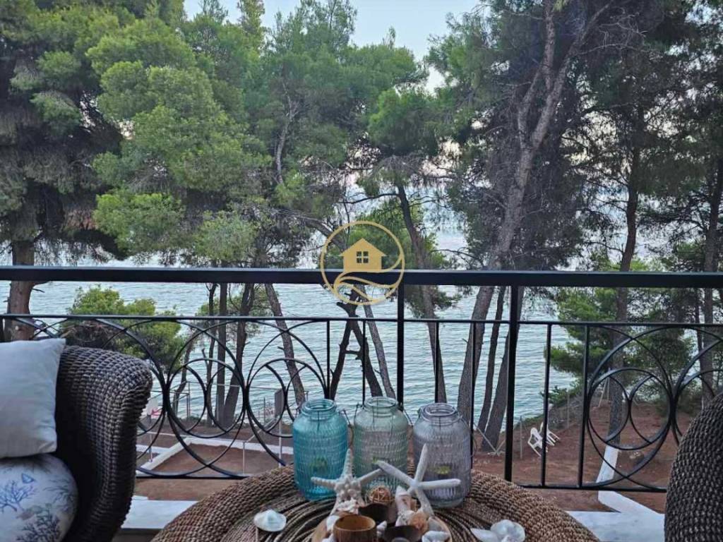 θέα απο το μπαλκόνι