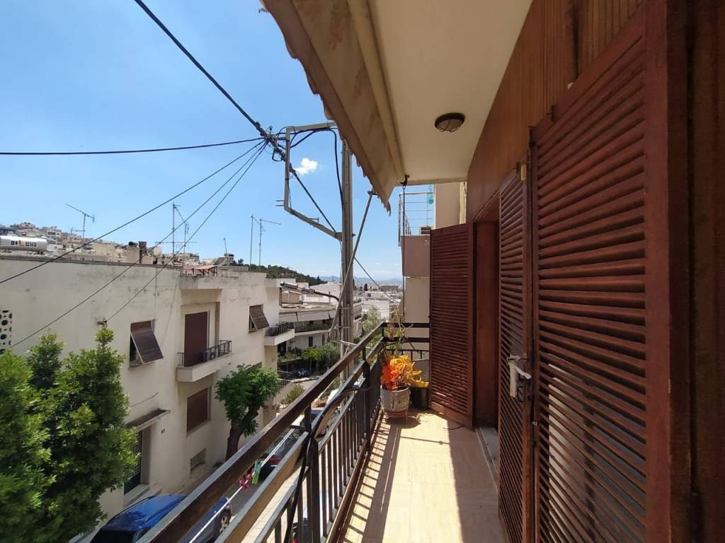 Μπαλκόνι προσόψεως 1ου ορόφου