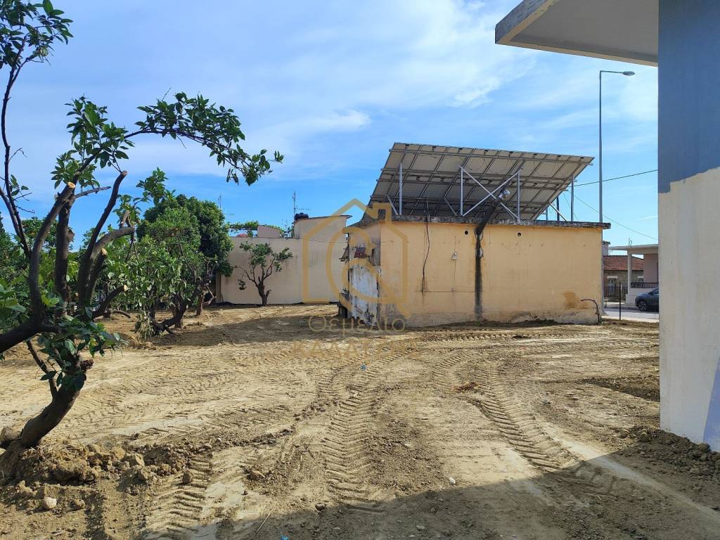 EPIPEDO, ENTOS OIKISMOY