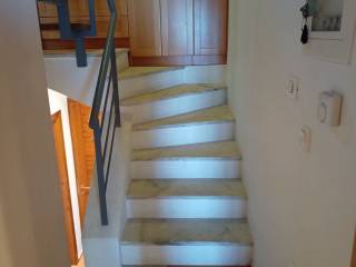 Εσωτερικό κλιμακοστάσιο ,ηλεκ.πίνακας,αυτονομία θέρμανσης