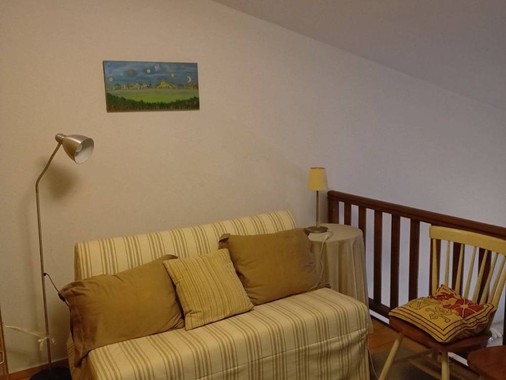 καναπές Α ορόφου