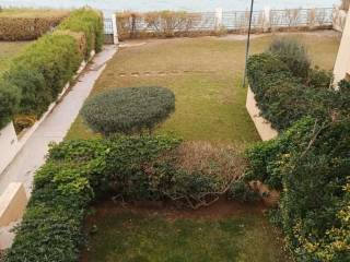 idiotikos kepos me apeytheias prosbase sten paralia