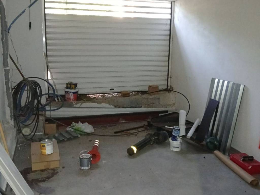 ΠΡΟΣΟΧΗ ,Εξτρα χώρος και με ράμπα  για υπόγειο, αν χρειασθεί