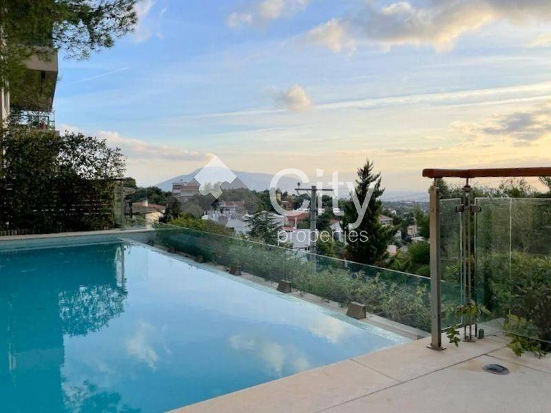 Πισίνα,Θέα από μπαλκόνι