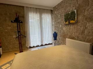 Ena apo ta dyo domatia toy protoy orophoy