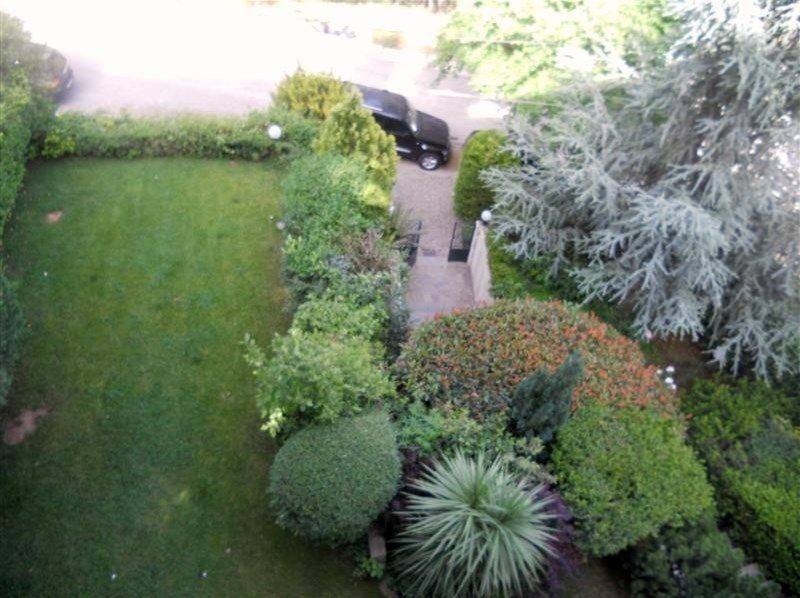 Κήπος μπρος-πίσω.