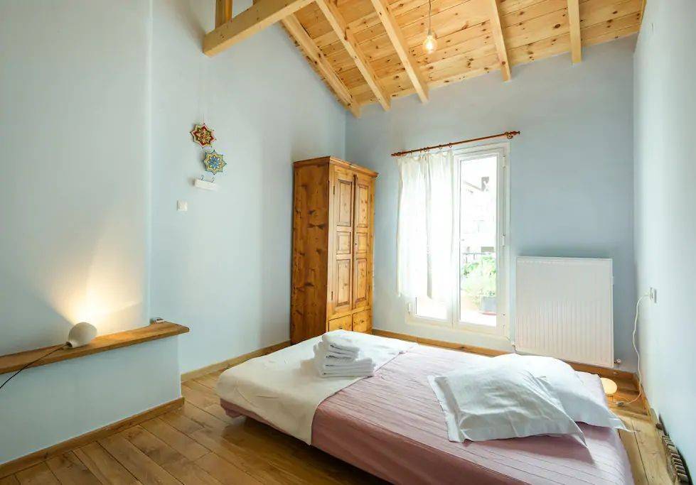 Mprostino domatio / main bedroom