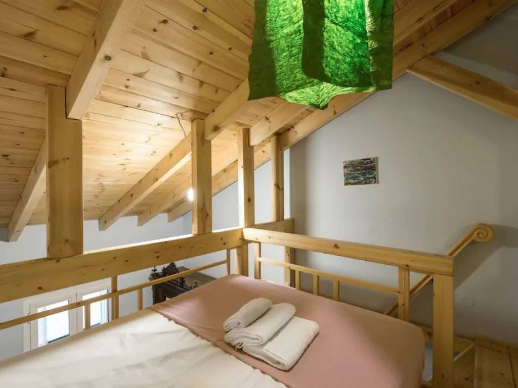 Sophita 2oy domatioy / 2nd bedroom attic