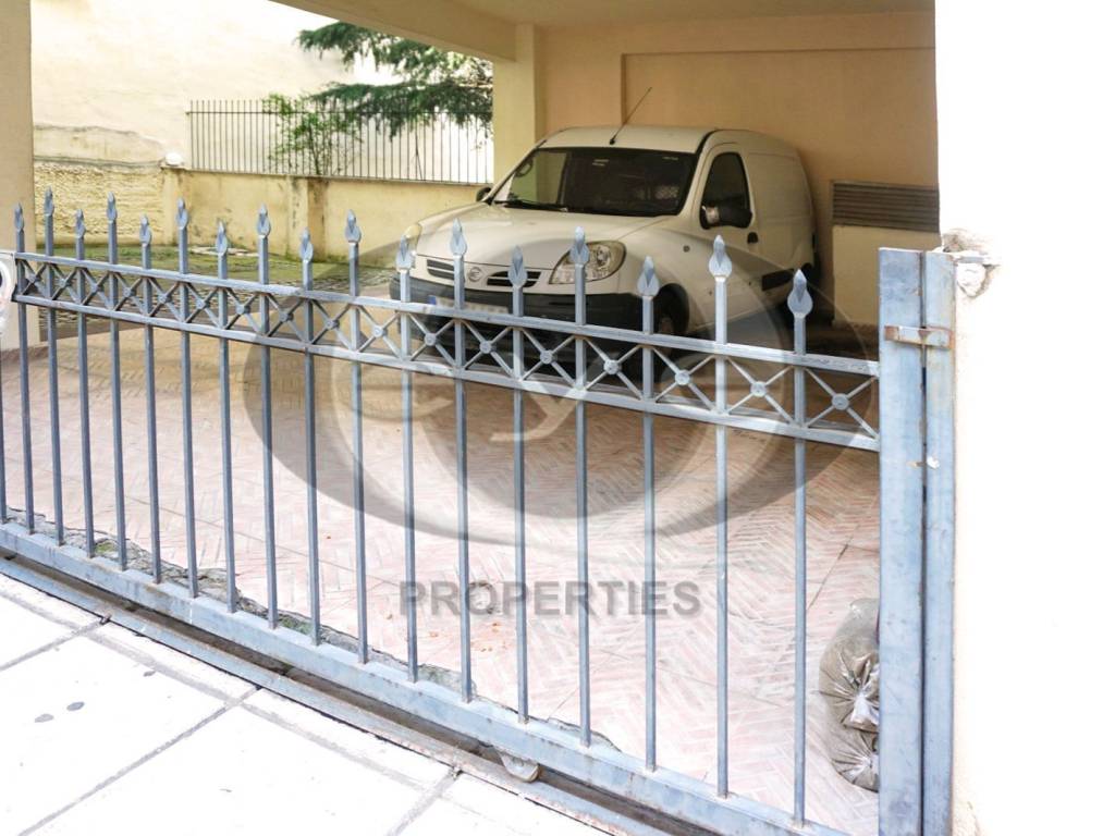 Στεγασμένη θέση στάθμευσης  2 αυτοκινήτων