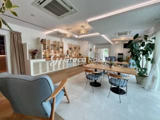  Anakainismeno xenodocheio pros polese sto Loytraki