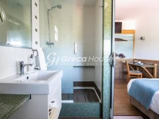  Anakainismeno xenodocheio pros polese sto Loytraki