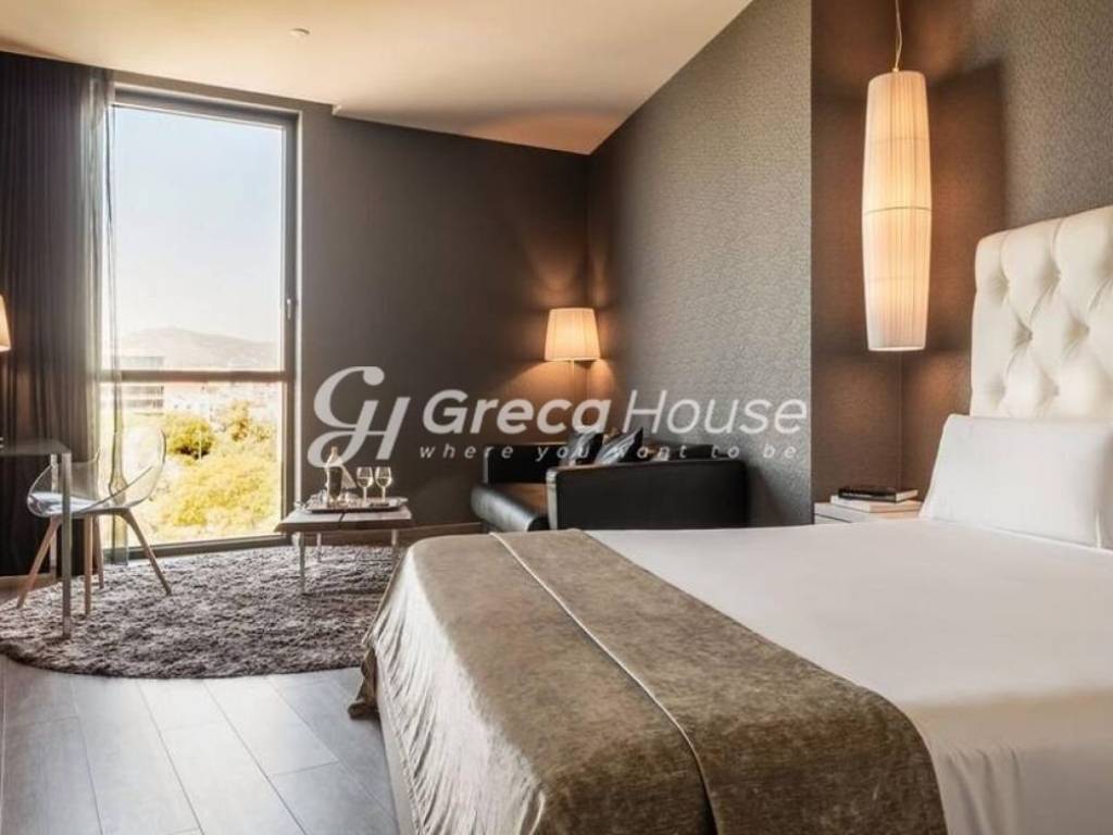  Anakainismeno xenodocheio pros polese sto Loytraki