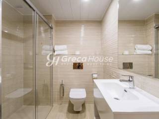  Anakainismeno xenodocheio pros polese sto Loytraki