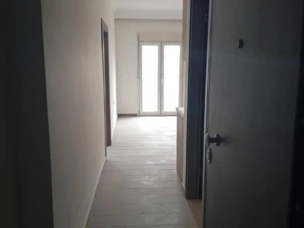 Forumland Real Estate, Είσοδος