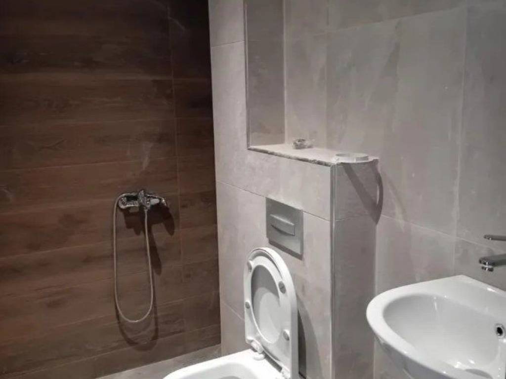 Forumland Real Estate, Μπάνιο