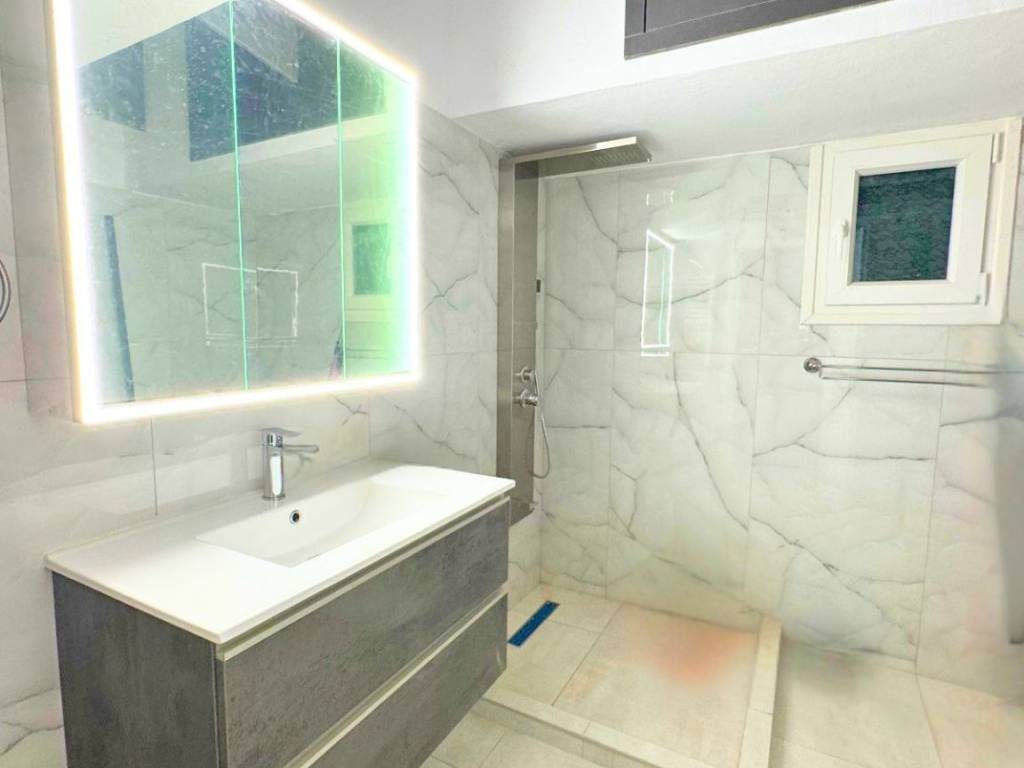 ΜΠΑΝΙΟ ΜΕ ΝΤΟΥΖ &amp; WC