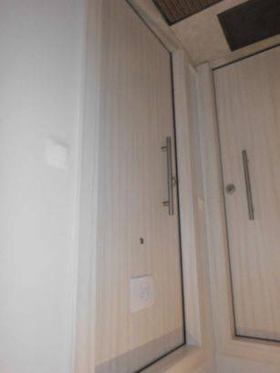 ΕΞΩΤΕΡΙΚΗ ΠΟΡΤΑ ΘΩΡΑΚΙΣΜΕΝΗ