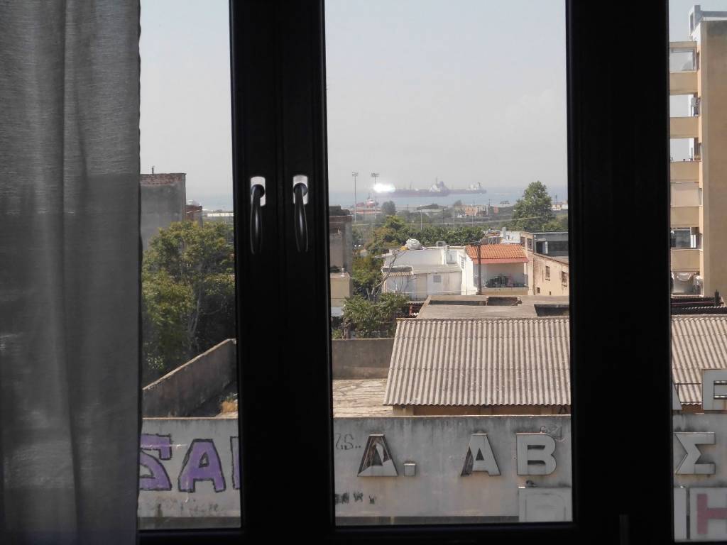 ΠΑΡΑΘΥΡΟ ΘΕΑ ΛΙΜΑΝΙ