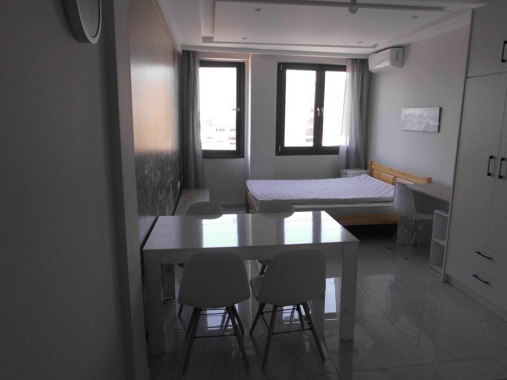 TAPEZI NTOYLA KREBATI