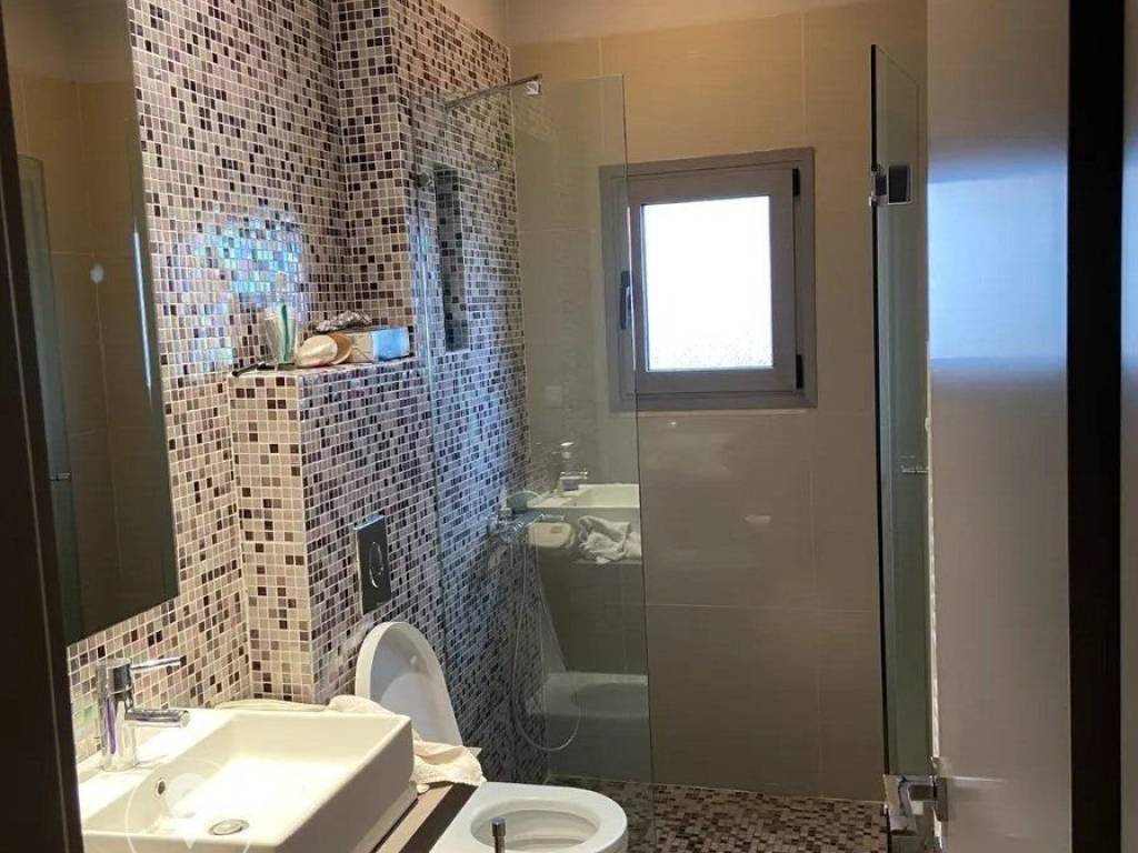 Forumland Real Estate, WC με ντουζιέρα