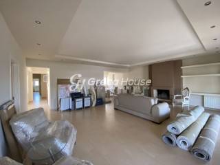 Διαμέρισμα με θέα θάλασσα στη Γλυφάδα