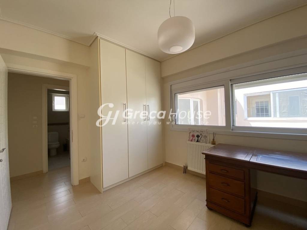 Διαμέρισμα με θέα θάλασσα στη Γλυφάδα