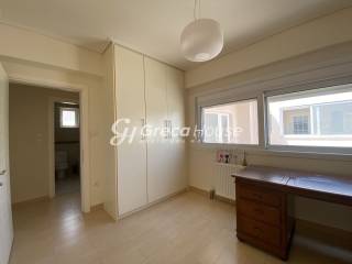 Διαμέρισμα με θέα θάλασσα στη Γλυφάδα