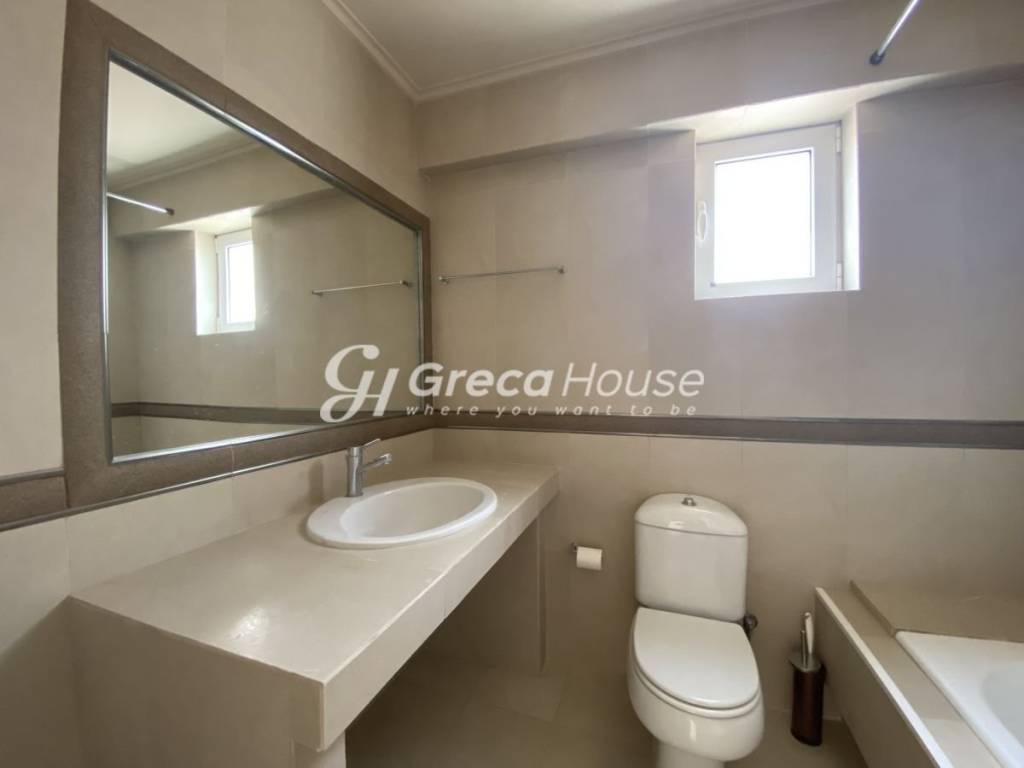 Διαμέρισμα με θέα θάλασσα στη Γλυφάδα