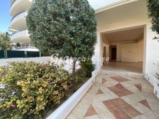 Διαμέρισμα με θέα θάλασσα στη Γλυφάδα