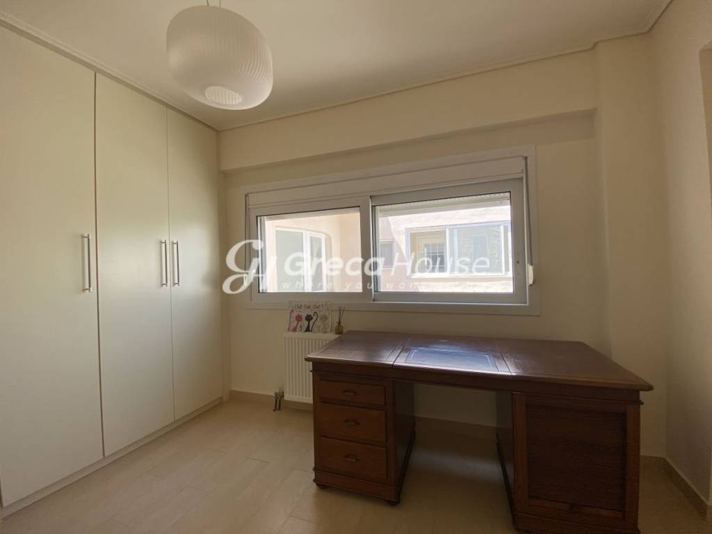 Διαμέρισμα με θέα θάλασσα στη Γλυφάδα