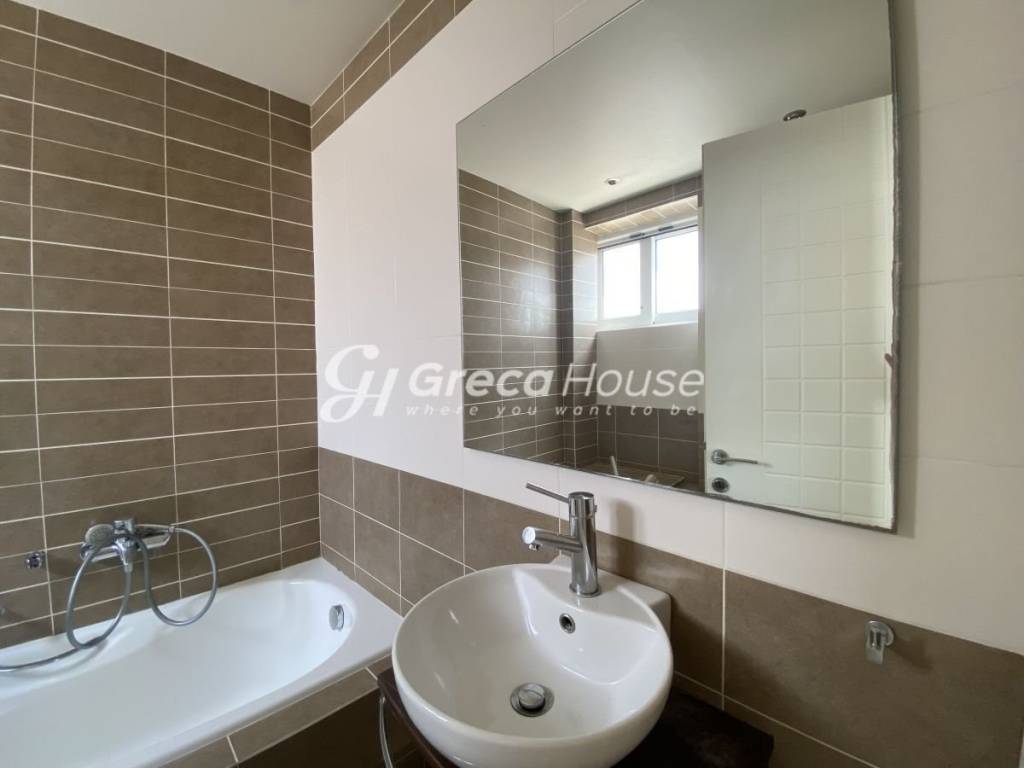 Διαμέρισμα με θέα θάλασσα στη Γλυφάδα