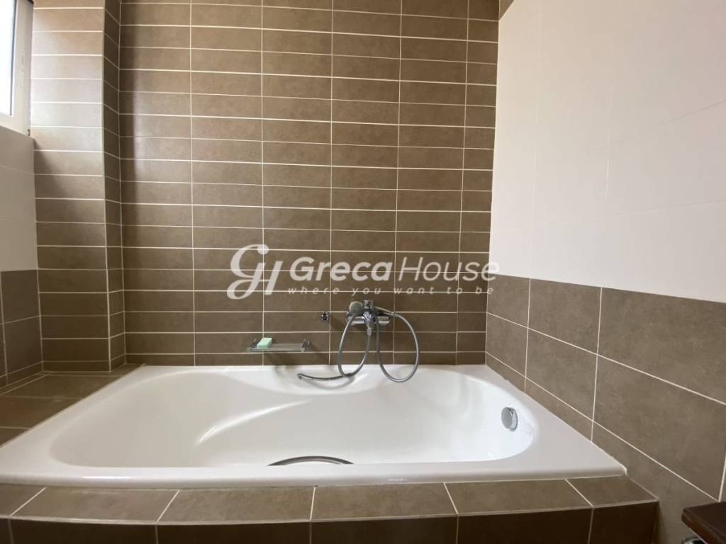 Διαμέρισμα με θέα θάλασσα στη Γλυφάδα