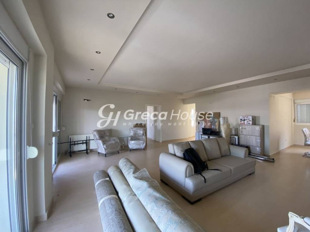 Διαμέρισμα με θέα θάλασσα στη Γλυφάδα