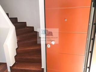 ENTRANCE - TO THE BEDROOMS